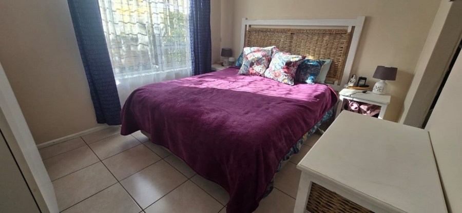 To Let 3 Bedroom Property for Rent in Uitzicht Western Cape